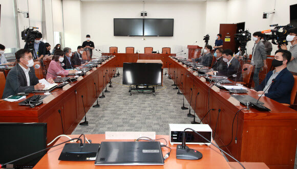 26일 서울 여의도 국회에서 언론중재법 8인 협의체 회의가 열리고 있다. 국회사진기자단