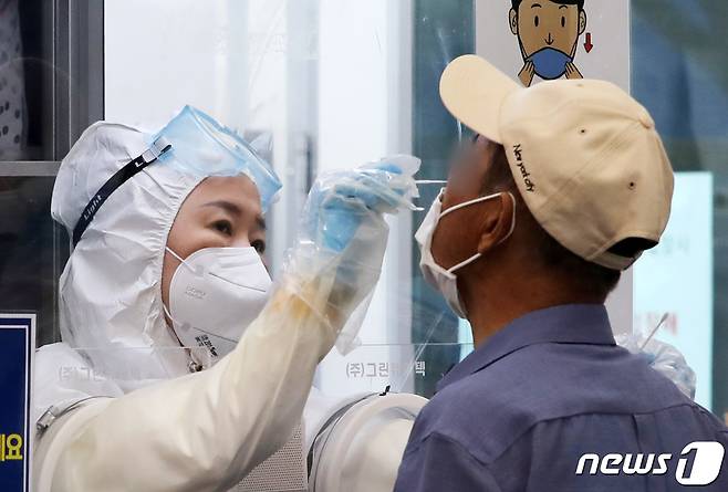 밤사이 충북에서 신종 코로나바이러스 감염증(코로나19) 확진자 18명이 추가됐다.(사진은 기사 내용과 무관함) / 뉴스1 © News1