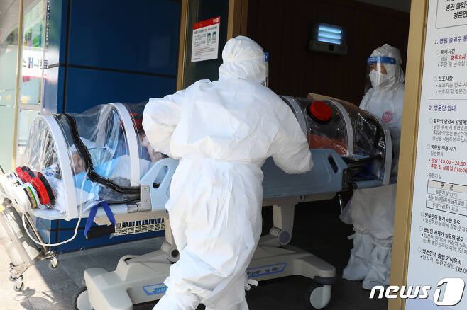 충북에서 신종 코로나바이러스 감염증(코로나19) 확진 판정을 받은 80대가 치료 중 숨졌다.(사진은 기사 내용과 무관함) / 뉴스1 © News1