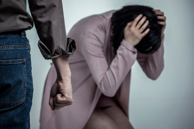 가정폭력 피해자는 코로나19 감염 위험이 더 높다는 연구 결과가 나왔다./사진=클립아트코리아