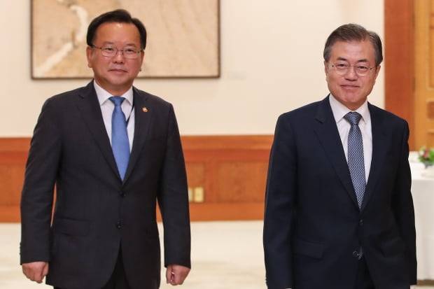 문재인 대통령과 김부겸 국무총리. 연합뉴스