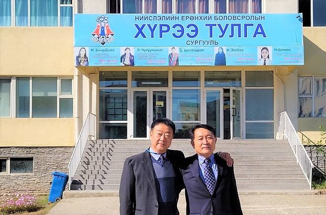 몽골 후레정보통신대 이재복 교수(왼쪽)과 김광호 교수 *재판매 및 DB 금지