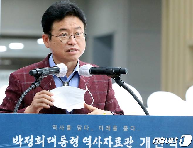 28일 경북 구미에서 열린 박정희대통령역사자료관 개관식에서 이철우 경북지사가 인사말을 하고 있다. 2021.9.28/뉴스1 © News1 정우용 기자