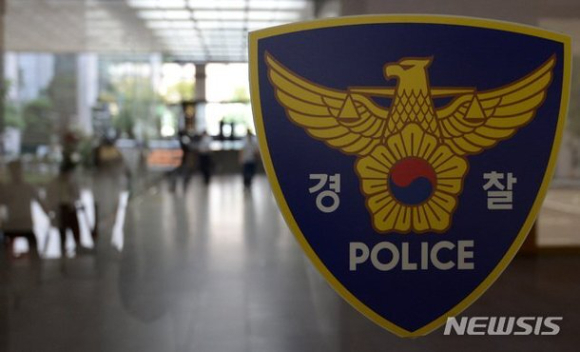 서울 망원동 일대를 돌며 택배 100여 개를 훔친 50대 남성이 경찰에 붙잡혔다.  [사진=뉴시스]