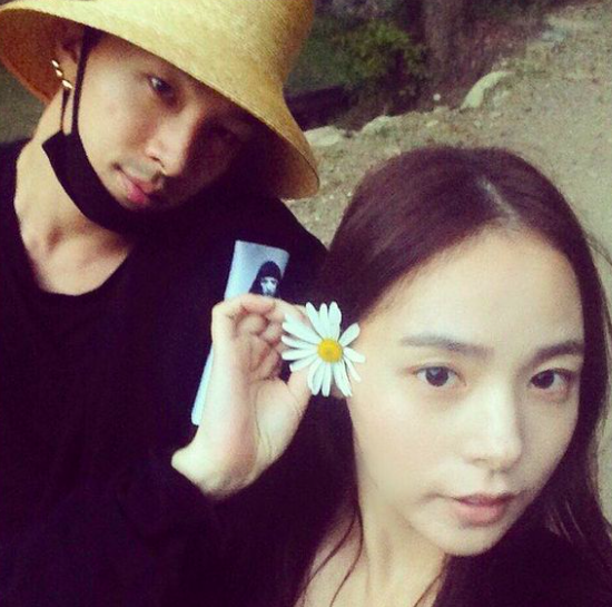 Sun and Min Hyo-rin of the group Big Bang become parents.On the 27th, Min Hyo-rin agency Plum A & C said, Min Hyo-rin is currently in the process of pregnancy and is about to have a Child Birth.Currently, the family is waiting for Child Birth with joy. The agency said, It is difficult to tell the scheduled date and the gender of the child because it is a position to quietly want Child Birth.Marriage In the news of the two peoples pregnancy that came in three years, domestic and foreign fans and netizens are also pouring out a message of congratulations with a hot response such as I want to be healthy and I think my child is really beautiful.Sun and Min Hyo-rin have signed a marriage ceremony in 2018 with a marriage ceremony in four years of devotion.The two men made a connection in 2014 with Suns solo song Dawn One Poetry music video, and later officially recognized their devotion in 2015.Sun, who joined the army in a month, has been living a sweet marriage with Min Hyo-rin since 2019.In particular, Sun said of his marriage in the documentary  WHITE NIGHT [Sun does not lose night] released last year, It is good for me to meet a good person for a man and make a good family in the end.Its good for a man, and its a real difference between what I do when I do nothing and do something with responsibility (with Actor).It creates more than just imagination, he said.As a result of my decision to marriage Min Hyo-rin, The change I used to hate was a lot of changes that I felt when I met my girlfriend, and the change seems to make me a better person.I still want to be like that to her because she is the only one who is constantly changing me, and I think that I came to think of it when I thought about it.I really should be with this person. I have to marriage with this person. As such, expectations are high for Sun and Min Hyo-rin, who will become parents and open up their second act of life, to show what activities they will do in the future.Plum Actors, SNS, Image Capture