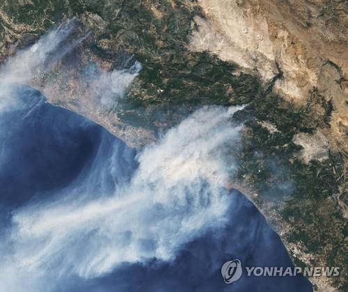 랜드샛 8호가 포착한 캘리포니아 산불  [NASA 제공/ AP =연합뉴스]