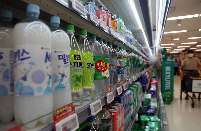 대형 마트 음료 진열대.(사진=뉴시스)