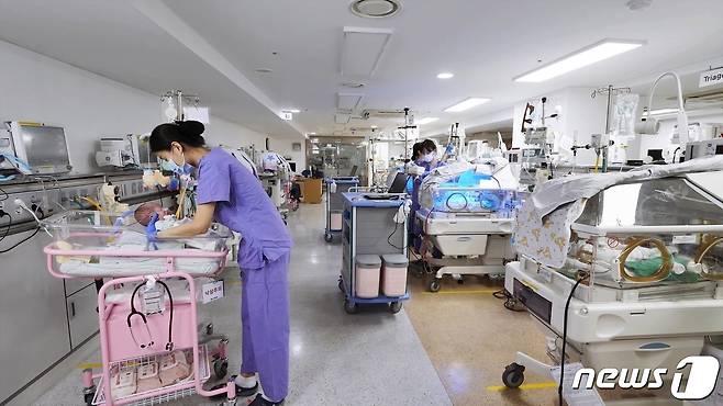 조선대병원 산부인과 신생아실 자료사진.2021.8.12/뉴스1