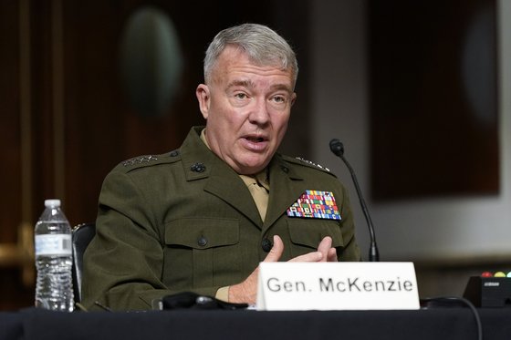 케네스 맥켄지 미 중부사령관은 28일 상원 군사위원회 청문회에서 조 바이든 대통령에게 아프가니스탄에서 완전 철수를 하지 말 것을 권고했다고 말했다. [AP=연합뉴스]
