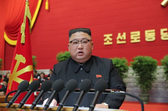 김정은 북한 국무위원장이 지난 1월 열린 8차 당대회에서 연설하고 있다. [뉴스1]