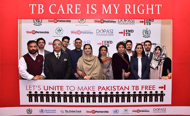 종근당고촌재단이 28일 개최한 제16회 고촌상 시상식에서 파키스탄의 사회봉사 비영리단체인 ‘도파시재단(Dopasi Foundation)’이 고촌상을 수상했다.(사진=종근당고촌재단 제공) *재판매 및 DB 금지