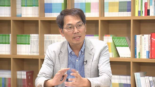 좋은교사운동 김영식 공동대표는 국회를 통과한 사학법 개정안에 대해 학교운영의 투명성을 높이고 공정성을 담보한다는 측면에서 긍정적으로 평가했다. 정선택 카메라 기자
