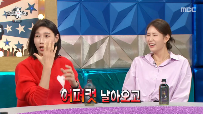 MBCs Radio Star (hereinafter referred to as Radio Star), which aired on the 29th, featured womens volleyball national player Kim Yeon-koung, Kim Su-ji, Yang Hyo-jin, Park Jung-ah, Pyo Seung-ju and Jung Ji-yoon following last week.Kim Su-ji had a Confessions that he had once wanted to hit Kim Yeon-koung on the back during a game; he said: It was a situation where I had blocked it before Russia.But I have to like blocking because Yeon Kyung likes it, so the camera is all over. Kim Yeon-koung understood Kim Su-jis mind, saying, Players are sensitive to this, its all a record.Kim Yeon-koung taught Pyo Seung-ju to set up a ceremony.Kim Yeon-koung told Pyo Seung-ju, who smiles to keep the usual atmosphere alive, What is that, do something nice, keep laughing like a fool?Pyo Seung-ju explained, But my sisters mouth is always square, bread is in her mouth.In the meantime, Jung Ji-yoon, who said that he had a different diet, said he ate about 3kg after eating.Jung Yoon, who was worried that the Tokyo Olympic Games would lack food, said, There was a corrosion of the national team, but no one came to eat it, so I said, I will eat it all.Other players who listened to this laughed when they first heard that there was group corrosion.Meanwhile Kim Yeon-koung recalled her childhood full of Settai: I was sitting at a bus stop and when the motorcycle passed, I shouted Parabarabarabam.But the motorcycle was U-turned and came back, and I thought it was a man because my hair was short. I said I didnt say anything (even the Friends) were all right.I was punched and I was going to fly an upper cut. While I was hit, one Friend explained, We are women, and the motorcycle owner who heard it was surprised and left in a hurry. (Kim Yeon-koung) came the next day and the snowballs became nights, Kim added.Kim Yeon-koung and Kim Soo-ji also ran away because they did not want to exercise as children. Kim Soo-ji said, I did not have money because I was a student.At that time, the first car was a bus to Chuncheon, so I went to Chuncheon. There were adults who were suspicious of us on the bus, so I reported it as a runaway teenager and rushed back to Seoul and slept in a jjimjilbang.The players revealed their occupational illnesses: Yang Hyo-jin laughed, saying, When I see a mosquito in a bus and a game, I get a lot of trouble to catch it.Kim Soo-ji also said, I hear a lot of questions about Do you die if you get hit by a volleyball player? He wondered, We do not seem to be so strong to feel.Pyo Seung-ju, who usually shows a powerful attack, is followed by nicknames of strong words such as Sign General.Pyo Seung-ju said, I hate these nicknames so much. It is Son Dugon Du that I have been pushing for five years.My theme song is a princess song, so I am a princess. However, the cast members turned away from it. Kim Soo-ji acknowledged the power of Pyo Seung-ju and said that he hit the night well.On the spot, Pyo Seung-ju hit Yoo Se-yoon at night and a tremendous sound echoed and made the century realize.Park Jung-ah said he appeared in Star Golden Bell in high school, I fell so fast, but my team was all in the game except me.I fell from problem five because the director said, Get off number one and come quickly. Kim Yeon-koung, who said he was appearing in the movie 1 win, said, I come out as a rookie.So this team is such a movie that keeps growing. I waited for the ambassador, but he did not give me the ambassador. Photo: MBC Broadcasting Screen