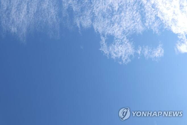 흰 구름과 파란 하늘 [연합뉴스 자료사진]