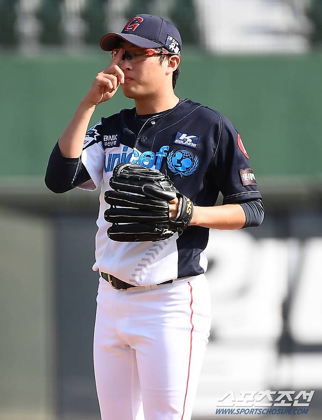 2021 KBO리그 롯데 자이언츠와 KT 위즈의 경기가 1일 부산 사직구장에서 열렸다. 1회초 롯데 박세웅이 숨을 고르고 있다. 부산=박재만 기자 pjm@sportschosun.com/2021.10.01/