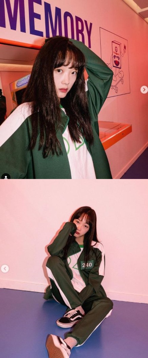 Actor Lee Yoo-Mi has emanated a chic charm.Lee Yoo-Mi posted several photos on her Instagram on the afternoon of the 1st.Inside the picture is a picture of him wearing a green tracksuit, a squid game costume.Lee Yoo-Mi showed a dreamy and chic charm with a visual that is quite different from the role of Ji Young in the play.In another photo, he showed a swag full of hip poses.Lee Yoo-Mi boasted a chic and charismatic aura with a pretty and cute beauty and hip charm.
