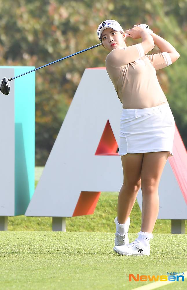 화보같은 티샷.