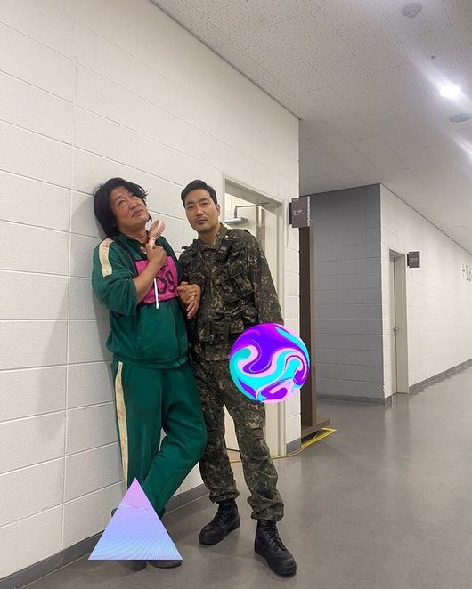 Actor Ha Do-kwon has released an anecdote with Squid Game Allow active status.Ha Do-kwon said on his instagram on the 1st, It was the day I met in the same place in Daejeon last year and Sung Tae shot Squid Game.Ha Do-kwon added, Yesterday, I was watching Squid Game and it was so fun.The photo shows Ha Do-kwon, who is filming the movie, meeting Allow active status, who is shooting Squid Game, and taking pictures together.Allow active status is dressed as a squid game participant, and Ha Do-kwon attracts attention by mosaicing his hands and feet to become a spoiler.On the other hand, Netflix Squid Game starring Allow active status is a story about 456 people being invited to the mysterious Death Game with 45.6 billion won in prize money.