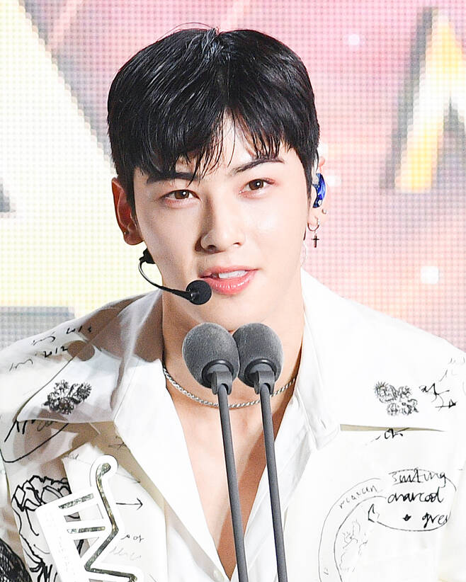 Astro Cha Eun-woo is attending the The Fact Music Awards (THE FACT MUSIC AWARDS, TMA) Awards, which was held online on the afternoon of the 2nd.The The Fact Music Awards awards include BTS, Super Junior, Hwang Chi-yeol, Seventeen, OH MY GIRL, Brave Girls, ITZY (yes), The Boys, Stray Kids, ETIZ, Astro, ENHYPEN (enhage), Stacey, Gang Daniel Cravity, Weekly, Lim Yeong-ung and others participated.iMBC  Photo The Fact Music Awards