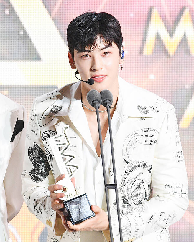 Astro Cha Eun-woo is attending the The Fact Music Awards (THE FACT MUSIC AWARDS, TMA) Awards, which was held online on the afternoon of the 2nd.The The Fact Music Awards awards include BTS, Super Junior, Hwang Chi-yeol, Seventeen, OH MY GIRL, Brave Girls, ITZY (yes), The Boys, Stray Kids, ETIZ, Astro, ENHYPEN (enhage), Stacey, Gang Daniel Cravity, Weekly, Lim Yeong-ung and others participated.iMBC  Photo The Fact Music Awards