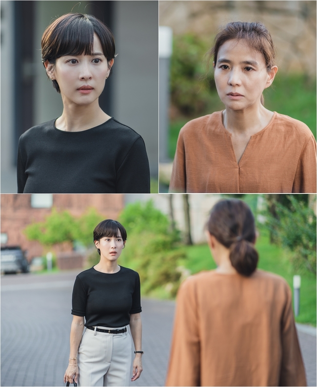 The face-to-face between High Class Cho Yeo-jeong and Townhouse Made Seo Jeong-yeon was captured.TVNs Drama High Class (directed by Choi Byung-gil/playplayplay story holic/production H. World Pictures) will focus attention on October 3 by unveiling the confrontation SteelSeries between Song I (Cho Yeo-jeong) and Townhouse Made Shim Ae-soon (Seo Jung-yeon).In the last broadcast, Shim Ae-soon had a disapproving look from the moment Song I moved into Townhouse, and questioned him with an attitude that he seemed to know Hwang (Night and more photos).Among them, Song I, at the end of episode 8, was booked by police as a suspect in the murder of Do Jin-seol (played by Woo Hyun-joo), the chairman of the international school due to Hwang Nayuns false statement, and the situation has drawn attention to the future development.SteelSeries, which was released in connection with this, attracts attention because Song I is released from 48 hours of emergency arrest and faces Townhouse Made Shim Ae-soon.Song I is angry at Shim Ae-soon, while Shim Ae-soon stimulates curiosity by showing a meaningful eye that does not know the intention.Soon, Song I can not hide his sense of absurdity with his eyes wide, and his interest is heightened as to what they had conversations and whether Shim Ae-soons secret will be revealed.From episode 9, the secrets of characters that have not yet been revealed, including Shim Ae-soon, are revealed, and the more shocking truth hidden behind the death of Song Is dead Husband anziyong (Kim Nam-hee).I hope youll have a high class that will be more chewy and interesting.