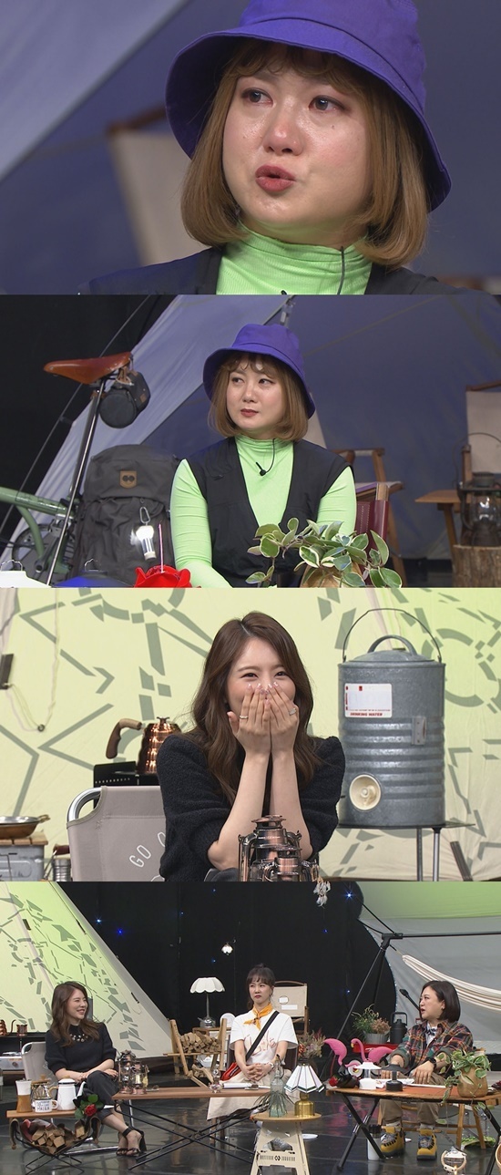MBC Everlons Video Star (hereinafter referred to as Video Star), which will be broadcast on the 5th, is featured in You can store your corners and I need them.Park So Hyun, Kim Sook, Park Na-rae, and Sandara Park will finish the six-year long Video Star and will chew on memories with special guests.In the final recording of the day, Park Na-rae was tearful from the beginning, saying, The last Way to work was strange.However, I was saddened by the production team for a while, and all 4MCs were laughing at the King Crab, which was prepared by the production team.Park Na-rae said, Do you have to deposit after recording? He had a suspicious eye on the production teams super-express treatment.In addition, Park Na-rae burst into tears during the recording.For Park Na-rae, who had a long unknown period, Video Star was the first program to be selected as MC, so it was meaningful.Park Na-rae said, If I did not have Video Star, I would not have been able to play MC like now. Thank you very much to Video Star.I made a lot of mistakes, but I learned a lot and met a lot of teachers. When Park Na-rae showed tears, Kim Sook said, Gag Woman should not cry.However, Kim Sook also expressed his affection, saying, I was confident that I was raised through Video Star.Sunny, who appeared as a surprise guest, was also impressed by Park Na-raes performance.Sunny said, I suffered aftereffects after getting off Video Star. If you only get a song of Ssamsara, your sisters dance will be automatically played.Park Na-rae said, Today, we close the door to Ssamsara. He presented a steamy twirling performance to decorate the Video Star.Video Star will be broadcast at 8:30 pm on the 5th.Photo: MBC Everly Video Star