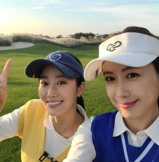 On the 5th, Jeon Hye-bin posted a picture on his instagram with an article entitled Sister Eun Hee Sister and # Steam Golf.In the open photo, Jeon Hye-bin and Hong Eun Hee leave a friendly two-shot with a bright smile.Jeon Hye-bin expressed satisfaction with the time with Hong Eun Hee, saying, Score and what is autumn.Jeon Hye-bin and Hong Eun Hee have recently been loved by viewers as a real sister, Kimi, who disintegrated into Lee Kwang-sik and Lee Kwang-nam in the end KBS 2TV OK Photon.Meanwhile, Jeon Hye-bin marriages a two-year-old dentist in 2019.Photo: Jeon Hye-bin Instagram