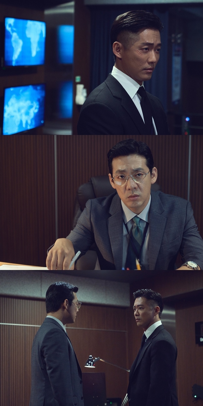 Namgoong Min sets sharp angle of confrontation with Kim Do-hyunIn the 7th episode of MBCs Golden Sun, which airs on October 8, Han Ji-hyuk (Namgoong Min), who narrows down the internal traitor candidate after Seo Soo-yeon (Park Ha-sun) was shot down, draws a keener eye.Previously, Han Ji-hyuk (Namgoong Min) found out that there was an inside traitor of the NIS behind the Shenyang incident a year ago, and watched with suspicion of various people around him.With no one incredibly suspicious, Seo Su-yeon, one of the main suspects, was shot and put in a coma, and the development was flowing in an unpredictable direction, confusing viewers.In the meantime, Han Ji-hyuk is curious to say that he is sharply confronted with Ha Dong Kyun (Kim Do-hyun), head of the Crime Information Integration Center.The still, which was released on the 8th (Today), included Han Ji-hyuk, who came to Ha Dong Kyun with a cold expression, and Ha Dong Kyun, who looked at him disapprovingly.I wonder why Han Ji-hyuk came to Ha Dong Kyun, the team leader, and what connection they will have with Seo Soo-yeon, who fell.In the meantime, Ha Dong Kyun, who listened to Han Ji-hyuks words that drove him hard, embarrassed him with a decisive word.What happened between the two, and what the secret Ha Dong Kyun holds about the Shenyang incident a year ago, is interesting.