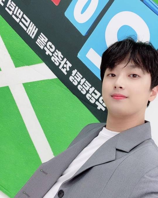 Singer Lee Chan-won has become a PR fairy for Pep Boys.Lee Chan-won said on his 11th day, Today at 8:40 pm! TVN will be the first to broadcast the racket Pep Boys, he said.Lee Chan-won has released a selfie photo taken in front of the banner with a new entertainment program promotional post.The photo shows Lee Chan-won smiling brightly in front of the Pep Boys banner, her eyes sparkling and her warm-looking look drawing attention.Meanwhile, Lee Chan-won will appear on Pep Boys, which will be broadcast at 8:40 pm on the evening.Pep Boys is a program that draws the process of badminton newcomers participating in the final goal of All States tournament after meeting with badminton masters from all states. Lee Chan-won, Lee Yong-dae, Jang Soo-young, Jang Sung-gyu, Yoon Hyun-min, Yang Se-chan, Yoon Doo-joon, Oh Sang-uk, It stars Jungkwan, Kim Min Ki and Jung Dong-won.