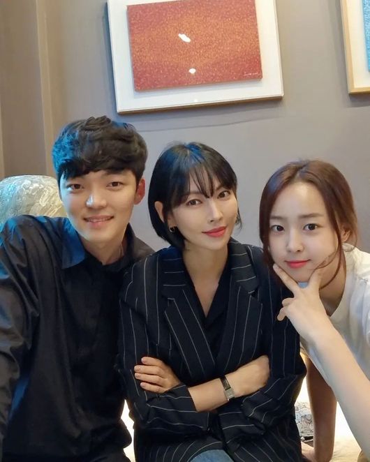 Actor Kim So-yeon reported on the warmest recent situation with Kim Do-hyun, Choi Ye-bin.On the afternoon of the 11th, Kim So-yeon told his personal SNS, Do secretary, Chun Seo-jin,And yesterday      , Kim Do-hyun, Choi Ye-bin and a self-portrait.Kim So-yeon in the photo is showing a friendly atmosphere with Kim Do-hyun and Choi Ye-bin who are breathing as secretary and daughter in SBS Penthouse.Kim So-yeon was pleased with the fans with his calm and innocent visuals, unlike the charismatic eyes in Penthouse.Kim Do-hyun and Choi Ye-bin also showed off their anti-war charms as they posed V, as well as makeup-free cunning styling.On the other hand, Kim So-yeon played a role as a natural gold spoon and famous soprano Chun Seo-jin in SBS Penthouse 3 which ended on the 10th of last month.Kim So-yeon SNS