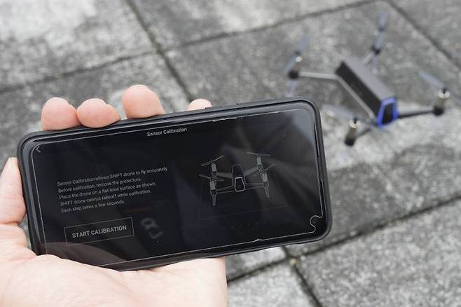 비행 전 기체의 센서를 교정하는 '캘리브레이션'을 진행해주면 더욱 안정적으로 비행한다. 출처=IT동아