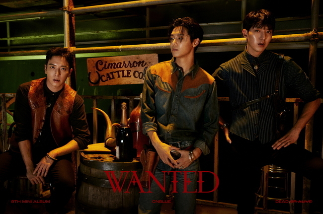 Band CNBLUE (Jung Yong-hwa, Lee Jung-Shin, Kang Min-hyuk) was heavily armed with spleen.FNC Entertainment, a subsidiary company, released its first jacket poster of CNBLUEs ninth mini album WANTED (Wanted) on its official SNS on October 11.The jacket poster, which was released under the concept of DEAD, featured a heavily armed CNBLUE with Hunter Boot Ltd, which would cut off the wrong relationship.As if it had just popped out of a Western movie, the members expressed their loneliness and spleen, raising expectations for a new album.CNBLUEs new album WANTED, released on October 20, focuses on the wrong relationships and ties surrounding us, and the courage to break them.They transform unnecessary relationships into Hunter Boot Ltd, which cuts off swims with scissors and gains freedom.This album is a new concept that CNBLUE tries in 11 years after its debut, so it will give fresh stimulation to music fans.CNBLUE will release a music video for the entire song Soundtrack and the title song Love Cut of the Mini 9th album WANTED through various soundtrack sites at 6 pm on October 20.