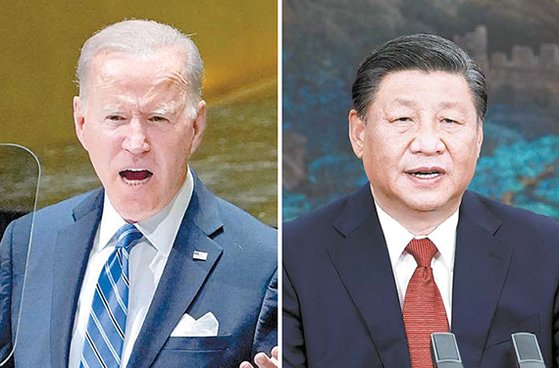 조 바이든 미국 대통령(왼쪽)이 지난 9월 21일 제76차 유엔총회 기조연설을 하고 있다. 시진핑(習近平) 중국 국가주석은 이날 화상으로 연설했다. [AP·신화=연합뉴스]