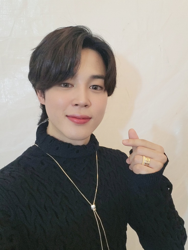 Group BTS (BTS) member Jimin has made a billion-dollar donation for his birthday, as well as relaying goodwill from fans.Jimin, who celebrated his 27th birthday on March 13, donated more than 100 million won to the Konyaspor Umbrella Childrens Foundation and became a new member of the Green Noble Club.The Green Noble Club is a high-volume donor group of the Konyaspor Umbrella Childrens Foundation.It consists of sponsors who donate more than 100 million won at a time or cumulative time, or sponsors who donate 100 million won within five years.Jimin did not want to announce the donation, and the exact amount of the donation was disclosed or there was no announcement of publicity materials, but the foundation announced the new member list of the Green Noble Sams Club.This is not the first time Jimin has quietly performed good deeds.Jimin donated uniforms for his alma mater, Busan Elementary School, in 2018, and replaced 1,200 bookshelves for all students of his alma mater, Busan Arts High School, in February last year.In addition to my alma mater, in 2019, I entrusted 100 million won in educational donations to the Seoul Metropolitan Office of Education to support low-income students at 16 schools in the Busan area. In August last year, I delivered 100 million won.In July, we donated 100 million won to Rotary International Volunteer Group for all World polio children and have continued to donate for children and adolescents.Jimin has continued to do good without informing him that he is a donor, but this donation has become known late through the certification of the Seoul Metropolitan Office of Education staff and school staff.Amy (ARMY), a fandom in Jimins donation, also moved in with the former World.Jimins United States of America fans donated to the World Resources Institute, which studies to solve climate problems, the World Central Kitchen, which shares food to disaster damage, in Jimins name, and continued to donate to the field of child abuse prevention, to organizations that support low-income childrens household goods and help sports activities, to Hevitats, and animal protection groups that repair their neighbors homes.Donations also continued to be made to United Nations, where BTS recently visited United States of America as a presidential cultural envoy.Fans donated to the United NationsWorldlic Rate Plan (WFP) under United Nations, which was established to fight the former World hunger, and donations from Southeast Asian fans continued in UNICEF Vietnam.