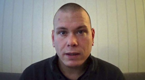 노르웨이 콩스베르그에서 5명을 살해한 혐의로 체포된 덴마크 국적의 에스펜 안데르센 브라텐. 사진은 그가 게시한 동영상의 캡처. 연합뉴스