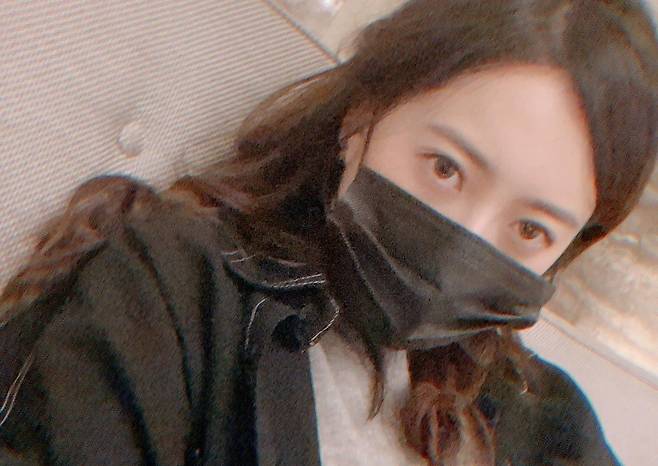 Actor Go Ah-ra delivered a morning greeting.On the 15th, Go Ah-ra posted several photos on his instagram with a short article called good morning.In the photo, Go Ah-ra showed off her pretty beauty by taking a selfie, as she also slipped down her mask and sent a lovely wink and kiss for fans.Go Ah-ra, who offered a pleasant morning with a bright visual, was so small that she caught the eye with a loose mask fit: fans were like, Good morning!From morning onwards, Its so beautiful, and so on.Meanwhile, Go Ah-ra surprised fans by revealing she was in rehab recently.