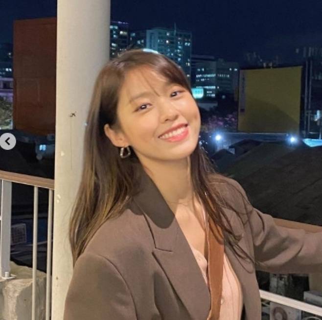 설현이 자신의 인스타그램에서 눈부신 가을여신의 미모를 뽐냈다. /사진=설현 인스타그램