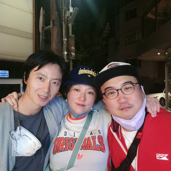 Actor Kim Hyun-Sook met Yoon Seo-hyun and Jung Ji-soon who co-worked in Young Ae who had just eaten.On the 16th, Kim Hyun-Sook said to his instagram, I met Rude Miss Young-ae first year member in a long time.It is still the same. The very precious beings who devoted our youth. The photo shows Kim Hyun-Sook meeting with Yoon Seo-hyun and Jung Ji-soon, who co-worked in Young Aes Just Eating.The three people who co-worked from the beginning of the season of TVNs Just Eating Young Ae still have a relationship, giving fans special memories.Meanwhile, Kim Hyun-Sook is appearing on JTBCs Brave Solo Childcare - I Raise.