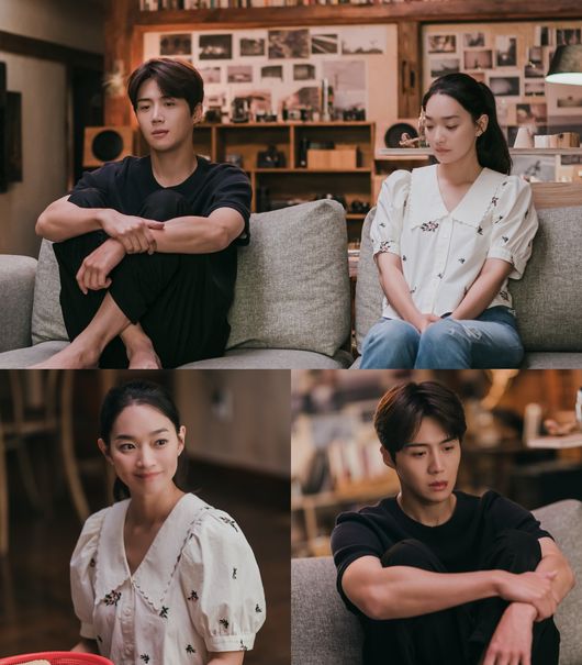 The biggest DDanger came to the romance of Shin Min-a and Kim Seon-ho, Gang Village Cha Cha Cha Cha.The mystery of the past five years of the TVN Saturday drama Gang Village Cha Cha Cha (directed by Yoo Jae-won, playwright Shin Ha-eun, production studio Dragon/Jetist) is finally revealed on the 15th broadcast today (16th).It amplifies the interest and expectation of viewers to what happened in the past of Dusik, which has been considered one of the three mysteries of resonance, and how the past will affect the relationship with Hye-jin (Shin Min-a).In the last broadcast, Hye-jin, who was hurt by Du-sik, who still can not open the door of his heart, made many people feel sick.Hye-jin conveyed his sincerity by saying that he would wait for Du-sik to open the door of his heart honestly, and he felt the unchanging heart of the two toward each other.In the end, as the figure of Doo-sik, who told Hye-jin that he would tell everything, was drawn, he focused on whether all his loved ones could overcome the painful wound of leaving him.However, when Doha (Lee Seok-hyung), a supporting actor of the Gang Village Beechangi team who followed the poisonous erythema, found out that his real name was Hong Doo-sik, he turned and punched and turned.The question of what kind of link is between Dohas Danger, which knows the name of the company that he used to go to in the past, and the doshik, which seems to be devastated without saying anything about it, reached its peak.Among them, the steel that was released is disappearing and it captures the Sight because it contains Hye-jin and Du-siks bunger which are heavy.Hye-jins sad expression, which keeps his side silently, makes the hearts of the viewers feel worse because of the empty eyes of the two-colored eyes that feel the wound of the heart deeper than the wound on his face.In Hye-jins Sight, which is trying to make a bright face for a hard-working diet, still has a heart that worries about him and constant affection.On the other hand, in the appearance of Dusik, who is crouched on the side of the sofa like his closed mind, he is more saddened by the hardship that can not even imagine how much sadness he has eroded.The end of the day, Dusik will tell Hye-jin all the stories of the past.Please watch what Hye-jin will make of the past of the heartbreaking wounds, he said. The delicate emotion act that stimulates the tear glands of Shin Min-a and Kim Seon-ho, who are completely melted in the character, will be the point.This DDanger will also lead to an interesting development in the style of Gang Village Cha Cha Cha Cha.The 15th episode of Gangmae Cha Cha Cha is held at 9 p.m. today (16th).