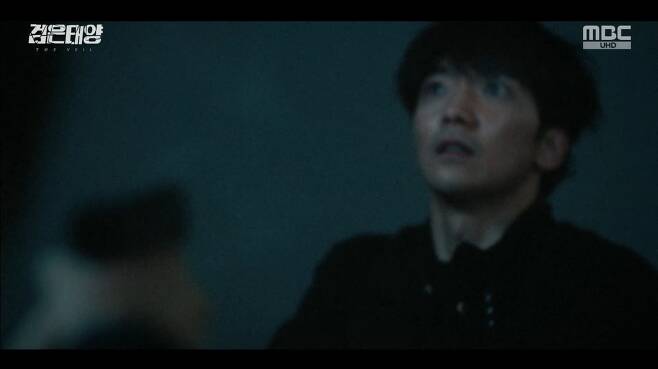 The traitor was Hwang Hui.In MBCs gilt drama The Veil, which aired on the afternoon of the 16th, he was distressed by recalling the memory that Han Ji-hyuk (Namgoong Min) had lost.On this day, Han Ji-hyuk learned that he was the one who killed his colleagues through his past in the video.Oh Gyeong-seok (Hwang Hui), Kim Dong-wook (Jo Bok-rae) and Ji Hyuk, who was in operation in China, were told by Lee Chun-gil (Lee Jae-gyun) that there is someone who sheds information among them.Following Chun-gils advice, Secret to your colleagues and block external contacts, Ji-hyeok moved to other areas, where he spyed on the secret meetings of Jang Chun-woo (Jung Mun-seong), Baek Mohammad Mosaddegh (Yoo Sung-sung), and Ri Dong-chul.But Ji-hyeok had eye contact with Back Mohammad Mosaddegh through a telescope, and he even said hello.So Oh Gyeong-Seok suggested lets get out of here, but Kim Dong-wook said, Inside forces are behind it - its an election soon.I do not know what anyone will do if it is Lee Dong-cheol. In the conflict between the two, Jihyuk ordered, I do not intervene directly, but I will continue to monitor Ri Dong-cheol until I understand whats going on.In a situation where his colleagues can not be trusted, Ji Hyuk made a mistake of Fade to Black and getting in touch with Seo Soo-yeon (Park Hae-sun).However, Kyung-seok said, I talked about my personal story. Rather, Dong-wook seems to be nervous.During the operation to monitor Lee Dong-cheol, the radio was suddenly cut off, and Kim Dong-wook was standing in front of the dead Lee Dong-cheol.Dong-wook, who saw Ji-hyuk, insisted that he was not I with his bloody hand and had to avoid the crowd of North Korean people.Ji Hyuk made a Fade to Black escape from the hotel by Jang Chun-woo (Jung Mun-sung).Kim Dong-wook and Oh Gyeong-seok confronted with guns.Kyung-suk approached Dong-wook, who pointed his gun at him, saying, We have to go out here. However, Dong-wook shot Kyung-seoks forehead without hesitation and killed him instantly.Han Ji-hyuk, surprised by this, pointed his gun at Dong-wook. Dong-wook insisted that he was innocent, saying, I will explain everything.I do not believe it, but there was a private organization inside us. Kyung-seok was following their instructions. It was with the people who tried to enter the Lee Dong-cheol project.In a tense tension, Kim Dong-wook said he should get a call from his wife, but Ji-hyuk did not allow it.If you do not believe it, just shoot it, Dong-wook put his hand in his pocket, pulled the trigger toward Ji-hyeok, and Ji-hyuk, who had a bullet in his face, shot three shots at Dong-wook.But behind Ji-hyuk, Jang Chun-woo was down, Dong-wook was trying to protect Ji-hyuk, and Dong-wooks cell phone confirmed that a picture of Dong-wooks wife holding a child arrived.Jihyuk was suffering from doubts swallowed me, swallowed us. After that, he tried to find a revenge for the internal rat, but he could not find the right answer even if he set up a hypothesis.Feeling like a puzzle where a piece was missing, he gradually became a monster as he recalled his sealed childhood memory.Ji-hyeoks plan is to erase Memory and kill himself now, and to return Memory to the organization and find and revenge those who made it.I am not you, I am not dead already. Yes, my purpose is only to revenge, said Ji-hyeok in the video. Kill the person you conclude is a rat.Han pointed the gun at Lee Gyeung-young, but Yoo Jessie J (Kim Ji-eun) blocked it with her whole body and kept the sign.And he shouted to Ji Hyuk, Be awake. Finally, Han Ji Hyuk was arrested.I believe in seniors, said Jessie J, I came here to find a traitor who killed my colleague, but I was looking for me.Im the killer who killed my colleague, erasing Memory for my revenge and using myself as a tool of revenge.I am such a person, Jessie J continued to show confidence to Jihyuk, who is struggling, he said, you are our colleague.