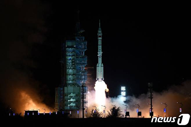중국 유인 우주선 선저우(神舟) 13호 2021.10.16 © AFP=뉴스1