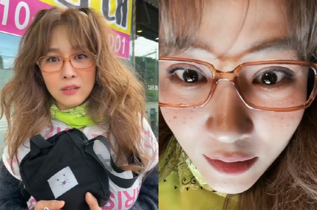 Ock Joo-hyun posted a video on his 17th day with an article entitled Asas routine. # freckled # socks are frustrating.Ock Joo-hyun in the video, wearing a rusty hairstyle and thick glasses, said: People call me About - how can I be an insa?, revealing his desire to be an insai.The next scene shows Ock Joo-hyun, who is lying on the sofa of the cafe without being conscious of the eyes of others, and relaxing.The savage attitude of scratching his legs with his socks off makes him laugh.On the other hand, Ock Joo-hyun appeared on SNL Korea broadcast on the 16th.