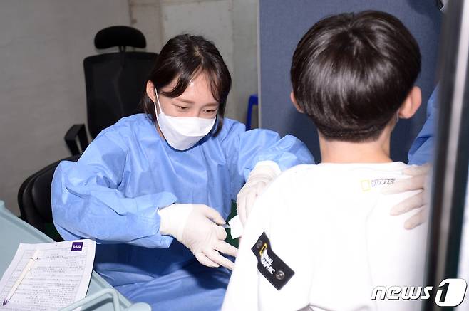 충북에서 18일 오후 10시까지 신종 코로나바이러스 감염증(코로나19) 확진자 41명이 추가 발생했다.(사진은 기사내용과 무관함)/뉴스1 © News1