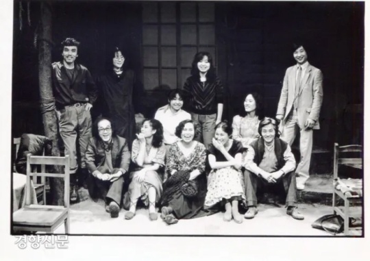 Crime on Goat Island, performed at Elcanto Theater in 1983. The person to the far left on the back row is Oh Young-soo. The actor sitting, third from left in the front row is Park Jung-ja. Courtesy of Oh Young-soo