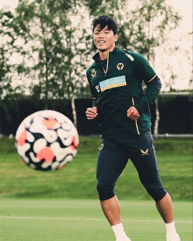 황희찬이 영국 최고 권위 신문 ‘타임스’에 의해 “이번 시즌 EPL에 등장한 Unsung Hero”로 꼽혔다. 박지성이 현역 시절 외신으로부터 가장 많이 들은 수식어다. 사진=울버햄튼 공식 SNS