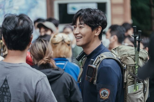 Actor Ju Ji-hoon expressed his feelings of re-breathing with Kim Eun-hee writer.The TVNs 15th anniversary special project, Jirisan (played by Kim Eun-hee/directed by Lee Eung-bok), which will be broadcast on October 23, is a mountain of Jirisan Great Smoky Mountains National Parks best Ranger Seoi River (Jun Ji-hyun), and a new Ranger gang hyun hun hunjo (played by Ju Ji-hoon), who has secrets to speak. It is a drama that deals with the story that takes place by digging into the questioning accident that takes place in.Ju Ji-hoon (played by gang hyun), who created numerous life characters across various genres, first asked why he was standing in front of viewers with Jirisan, saying, I have worked with Kim Eun-hee before, but this time I wondered how to use the Mother Nature of Jirisan to work on my work.I chose to work with director Lee Eung-bok, who has directed the masterpiece Drama, and Jun Ji-hyun, who is charmingly digesting any character. He played the role of a new Rangersman who set foot in Jirisan in the former Army captain of the play and a gang hyun with a secret to see an incomprehensible vision.Even at a glance, an unusual narrative is foreseen.The key keywords of the character are Jirisan, conspiracy, and the youngest. gang hyun, the youngest of the Rangers, is a person who loves people.The reason why Hyunjo, the hometown of Seoul, came to Jirisan is because of people, and he is a friend with a strong commitment and responsibility to protect mountains and people. It was late summer last year, and before we started shooting, I suggested to the artist that we go to Jirisan directly.The writer who would have been devoted to writing could refresh for a while, and I was more likely to come out of the background of Drama because I was the type of director who knew the work and character better than anyone else before entering the work, and I often met with the artist and made a character. I have been very helpful in making a character by sharing opinions such as I hope this expression is buried in this scene at this time, I want to be buried in this scene while I have been talking a lot from the story to the story about the work. He added that he also learned the secret of warm teamwork.Finally, Ju Ji-hoon said, I have a different personality and job from the characters I have played so far, and the background is also Jirisan.All of these things can be seen as new aspects, he said, making the first broadcast of Jirisan, which will return to the gang hyun.