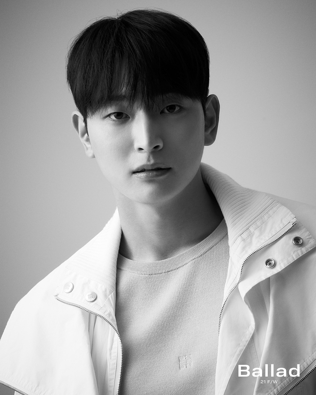 Group 2am (TUAM) has released a personal concept photo, heightening the comeback fever.2am (JoKwon and Lee Chang-min and Lim Seul-ong and Jinwoon) presented Lim Seul-ong, Jeong Jinwoon concept photo for their new mini album Ballad 21 F/W (Ballad 21 Autumn/Winter) on October 18 at 0:00 on official SNS.2am released a series of concept photos reminiscent of fashion pictorials, raising expectations for the new album Ballad 21 F/W.2am releases its new album Ballad 21 F/W on November 1.This comeback is a complete comeback for about seven years since the regular 3rd album Lets Talk released in 2014. The listeners are paying attention to the comeback in the fall of the ballad season.In the meantime, 2am has released a number of hits such as I can not send you dead, I do not get it, You are like me, One spring day, starting with the debut song This song.The new album is also expected to feature a well-made album to be added to the playlist of listeners this fall, with a track list of ballad genres that 2am can do best.