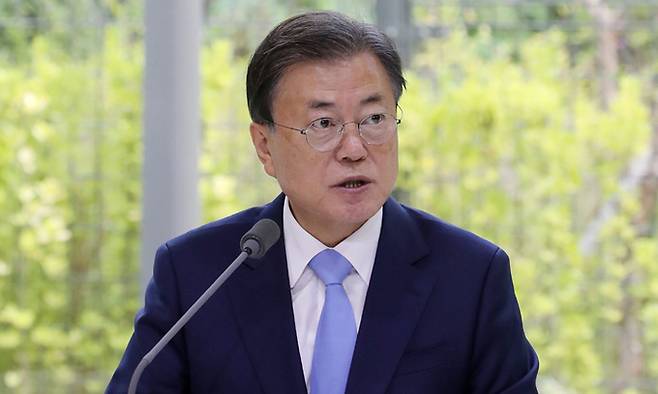 문재인 대통령이 18일 서울 용산구 노들섬다목적홀에서 열린 2050 탄소중립위원회 제2차 전체회의에 참석해 발언하고 있다. 뉴시스