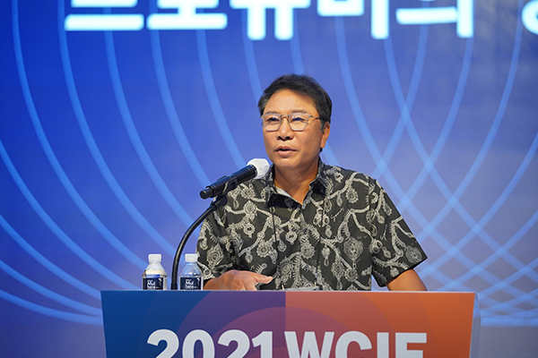 SM Entertainment’s founder and chief producer Lee Soo-man [Source: World Cultural Industry Forum]