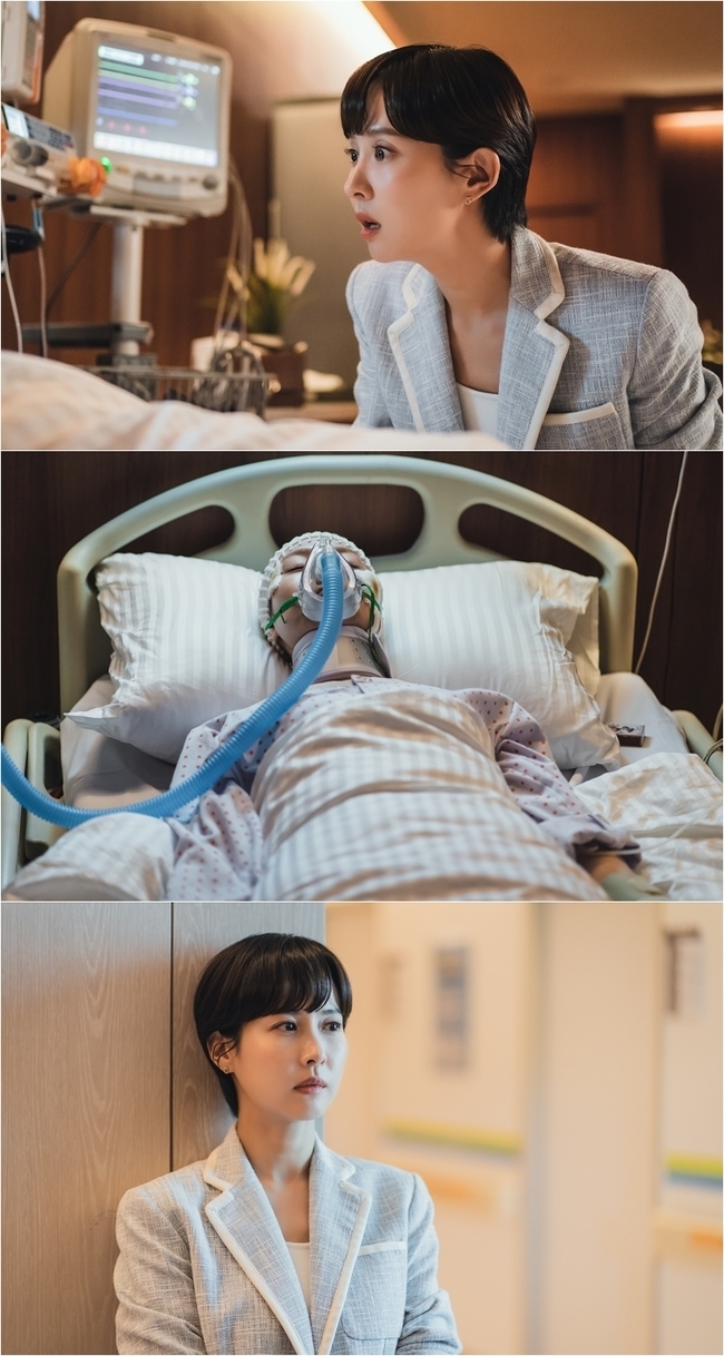 Cho Yeo-jeong was seen flashing sharp eyes after he was shocked to see the traffic accident night and more photos.TVN Mon-Tue drama High Class (director Choi Byung-gil/playplayplay story holic/production H. World Pictures) unveiled the Steel Series of Song I (Cho Yeo-jeong), which faced Hwang (Night and more photo) who was unconscious ahead of the 13th episode on October 19.In the last broadcast, Song I warned Hwang that he could be in danger by telling her husband, Anziyong (Kim Nam-hee), but Hwang only firmly trusted Anziyong and soon got his call and headed to the appointment place.However, as Hwang Nayun, who was waiting for anziyong at the end of the 12th episode, collided with a rushing truck and painted a shocking ending that became covered with blood, interest in future development soared.Among them, Song I in SteelSeries attracts attention with a shocked look when he sees Hwang who was in a traffic accident.Especially, Hwang Nayun, who is relying on oxygen respirator with a bandage on his head, is saddened by the expectation that he is unconscious.Soon, Song I, who came out of the room, emits a sharp eye that seems to think about the connection between Hwang Nayuns traffic accident and her husband, Anziyong.Expectations are high on her performance, whether Song I, who has begun to focus on the investigation, will be able to find out the inside of the Nayun traffic accident.